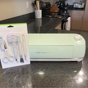 Like New Cricut Air Explore 2 Bundle!